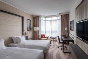 Premium bedding, in-room safe, desk, iron/ironing board