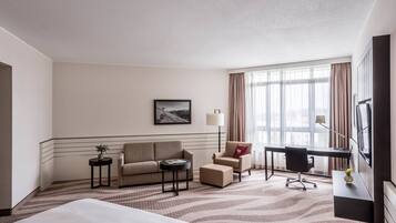 1 Schlafzimmer, hochwertige Bettwaren, Zimmersafe, Schreibtisch