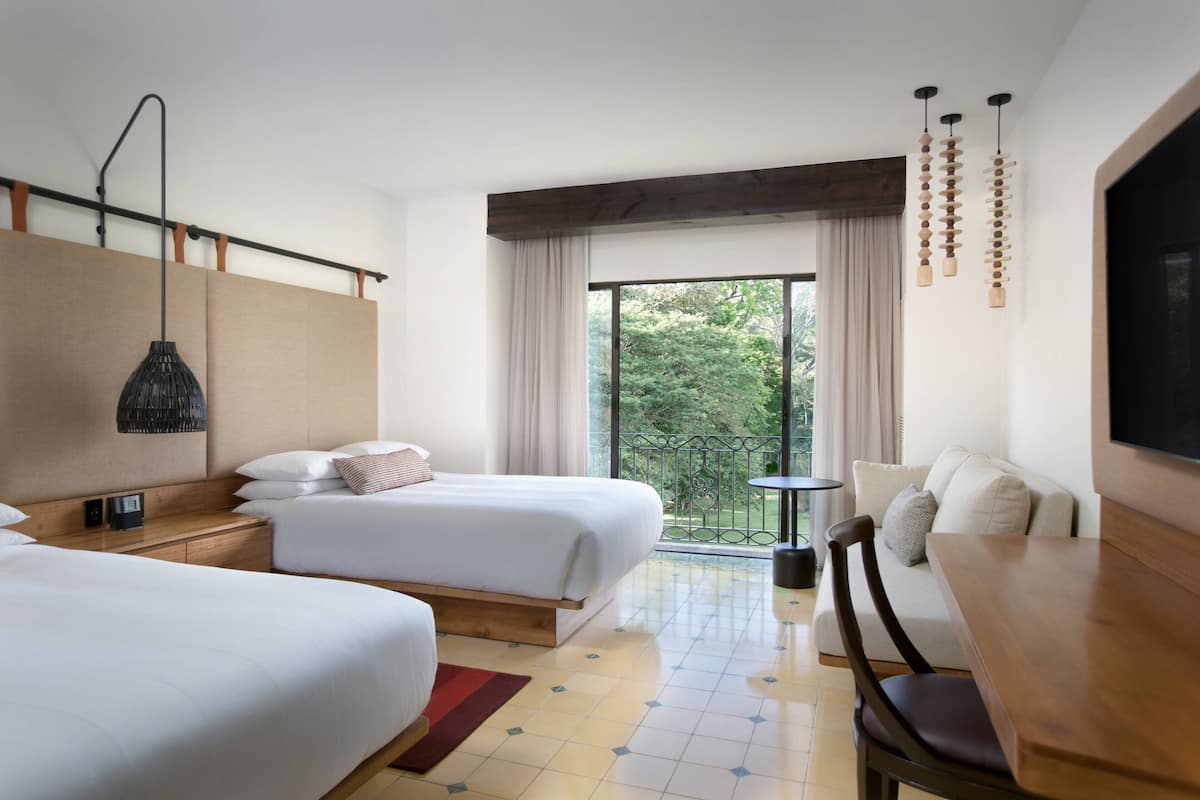 Habitación, 2 camas matrimoniales, para no fumadores | 1 habitación, ropa de cama hipoalergénica, edredón y minibar