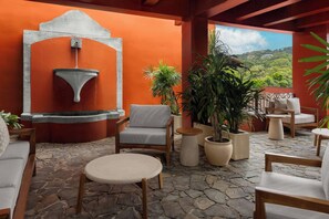 Ropa de cama hipoalergénica, edredón y minibar 