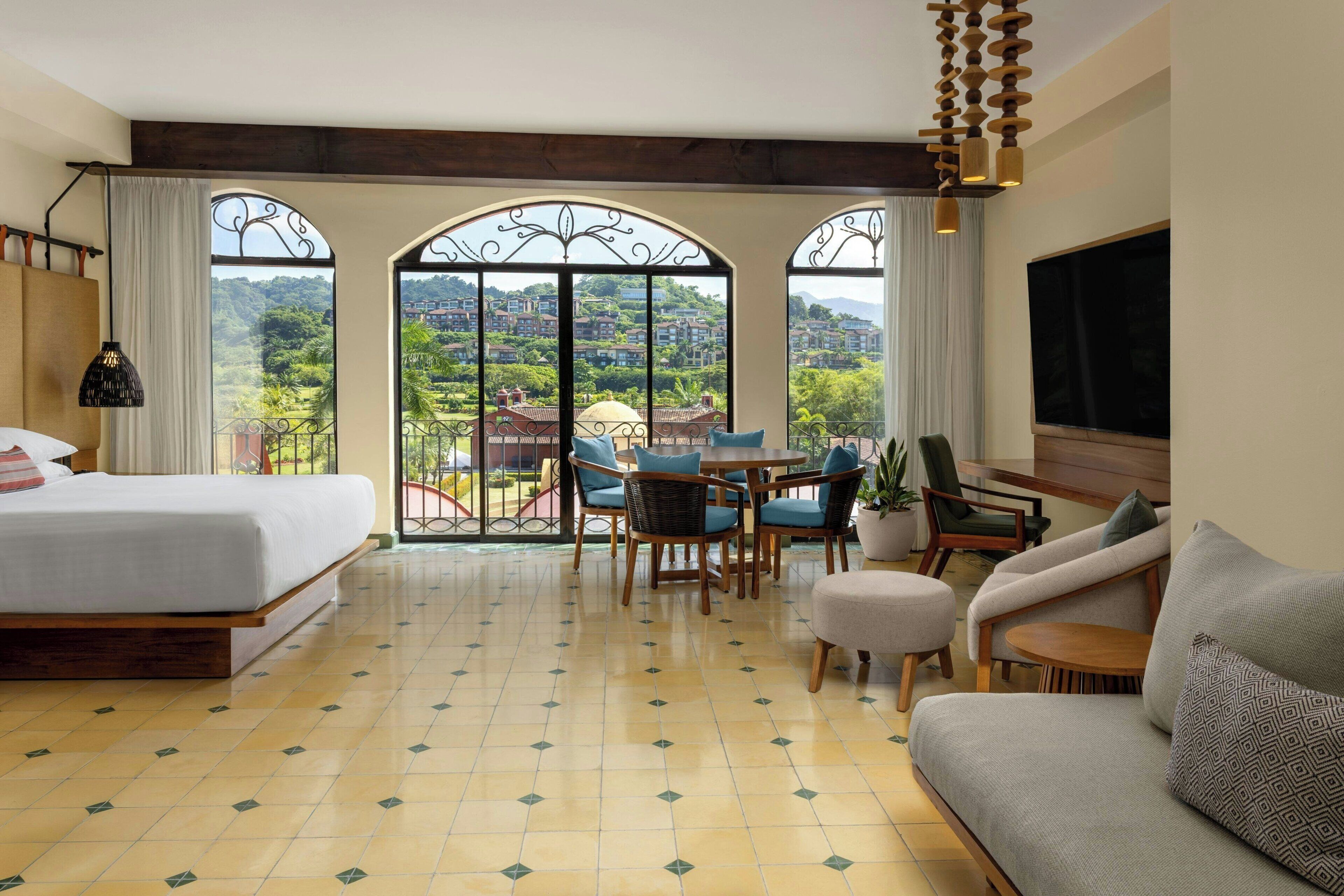 Family Room, 1 King Bed, Non Smoking