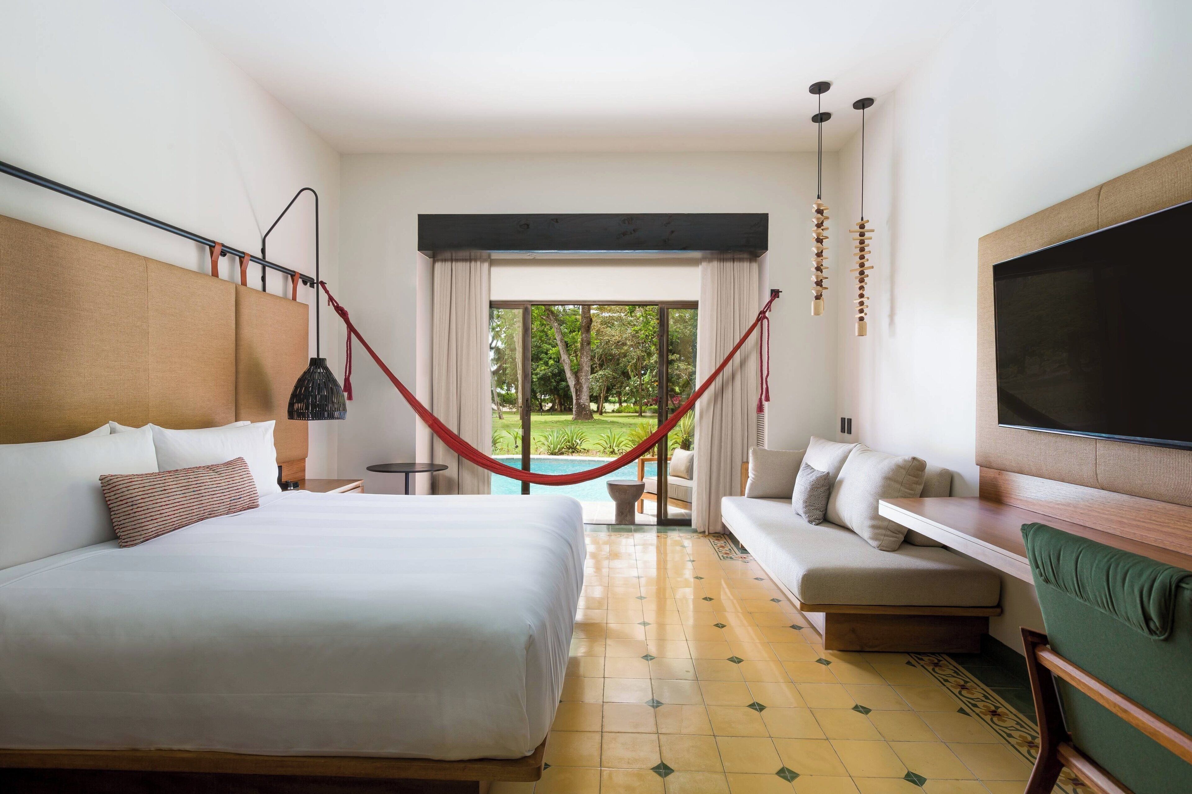 Chambre, 1 très grand lit | Literie hypoallergénique, couette en duvet d'oie, minibar