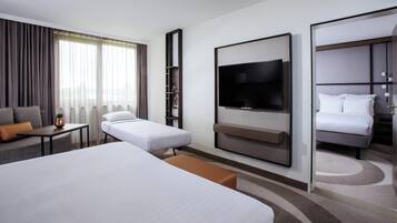 Kamar Deluks, 1 Tempat Tidur King, Bebas Asap Rokok | Seprai antialergi, minibar, brankas, dan tirai kedap cahaya