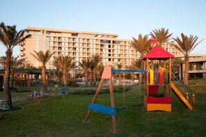 Área de juegos infantiles al aire libre