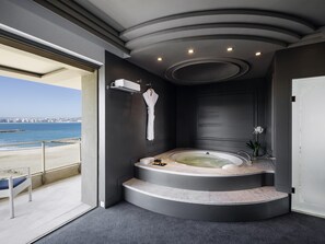 Royal Suite, 1 Double Bed, Sea View | 1 bedroom, minibar, in-room safe, desk