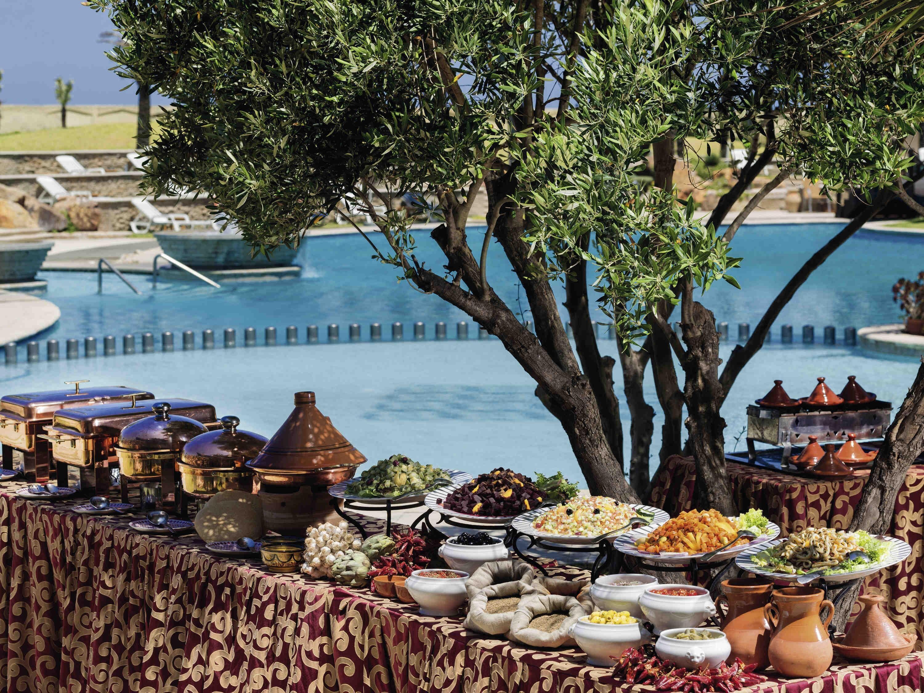 4 restaurants, breakfast, lunch, dinner served; international cuisine