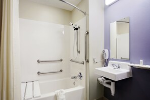 Bathroom shower - Microtel Inn & Suites by Wyndham Albuquerque West (Albuquerque)