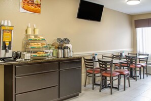 Free daily continental breakfast - Quality Inn & Suites Maggie Valley - Cherokee Area (Maggie Valley)