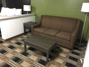 TV - Quality Inn & Suites Maggie Valley - Cherokee Area (Maggie Valley)