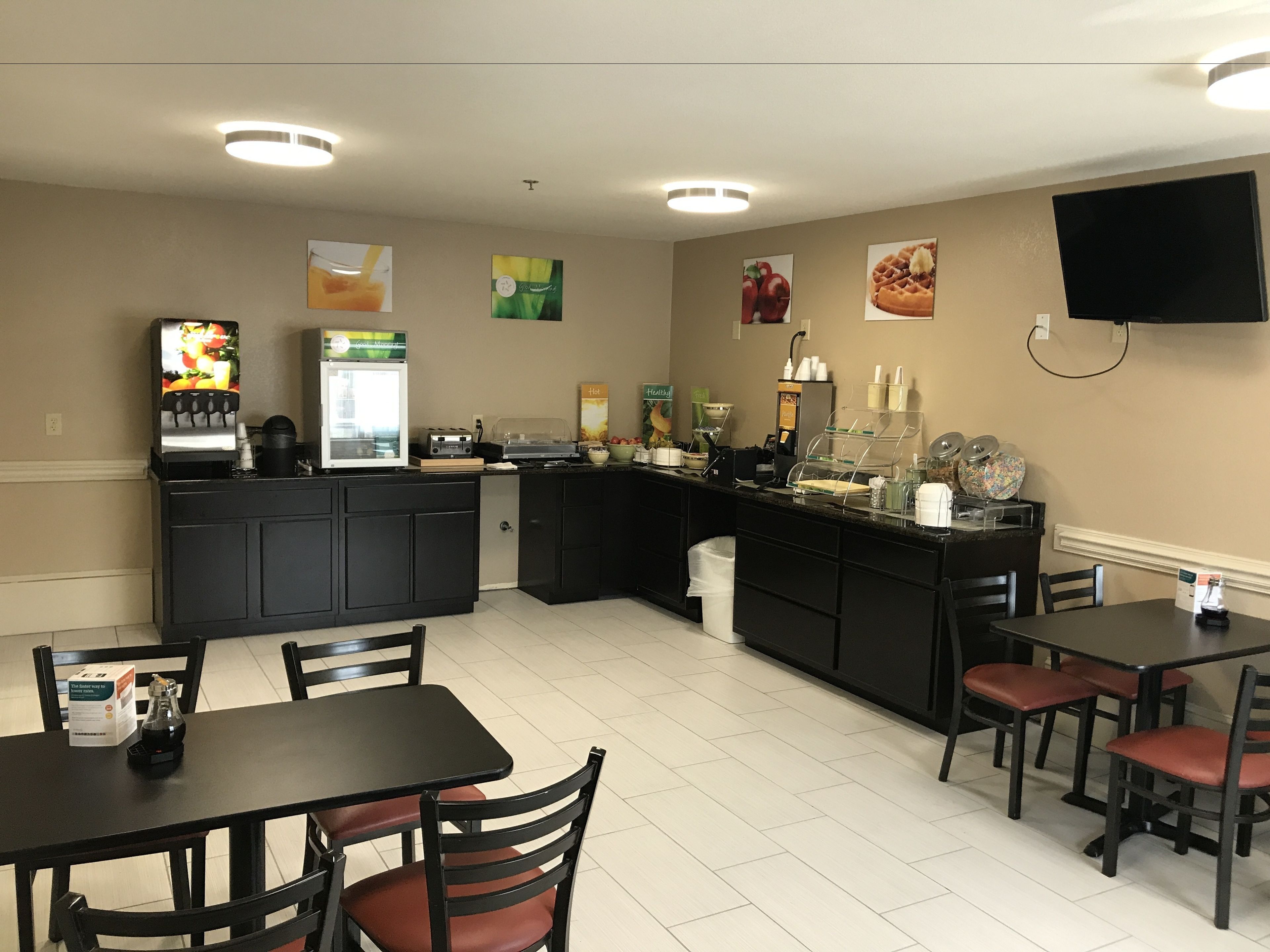 Free daily continental breakfast 