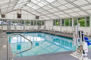 Indoor pool, sun loungers