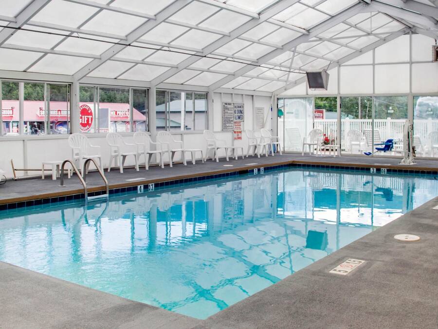 Indoor pool, pool loungers