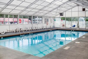 Indoor pool, pool loungers