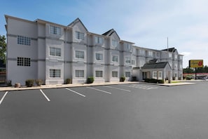 Exterior - Super 8 by Wyndham Harbison/Parkridge Hospital (Columbia)