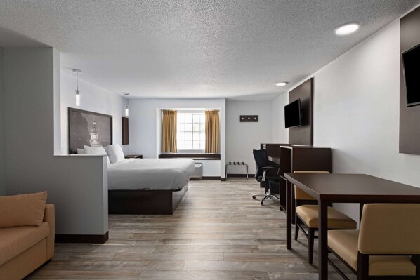 Desk, iron/ironing board, free WiFi, bed sheets - Super 8 by Wyndham Harbison/Parkridge Hospital (Columbia)