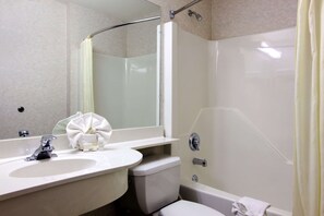 Combined shower/tub, free toiletries, hair dryer, towels - Super 8 by Wyndham Harbison/Parkridge Hospital (Columbia)