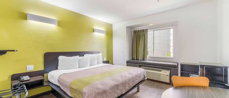 Schreibtisch, laptopgeeigneter Arbeitsplatz, Verdunkelungsvorhänge