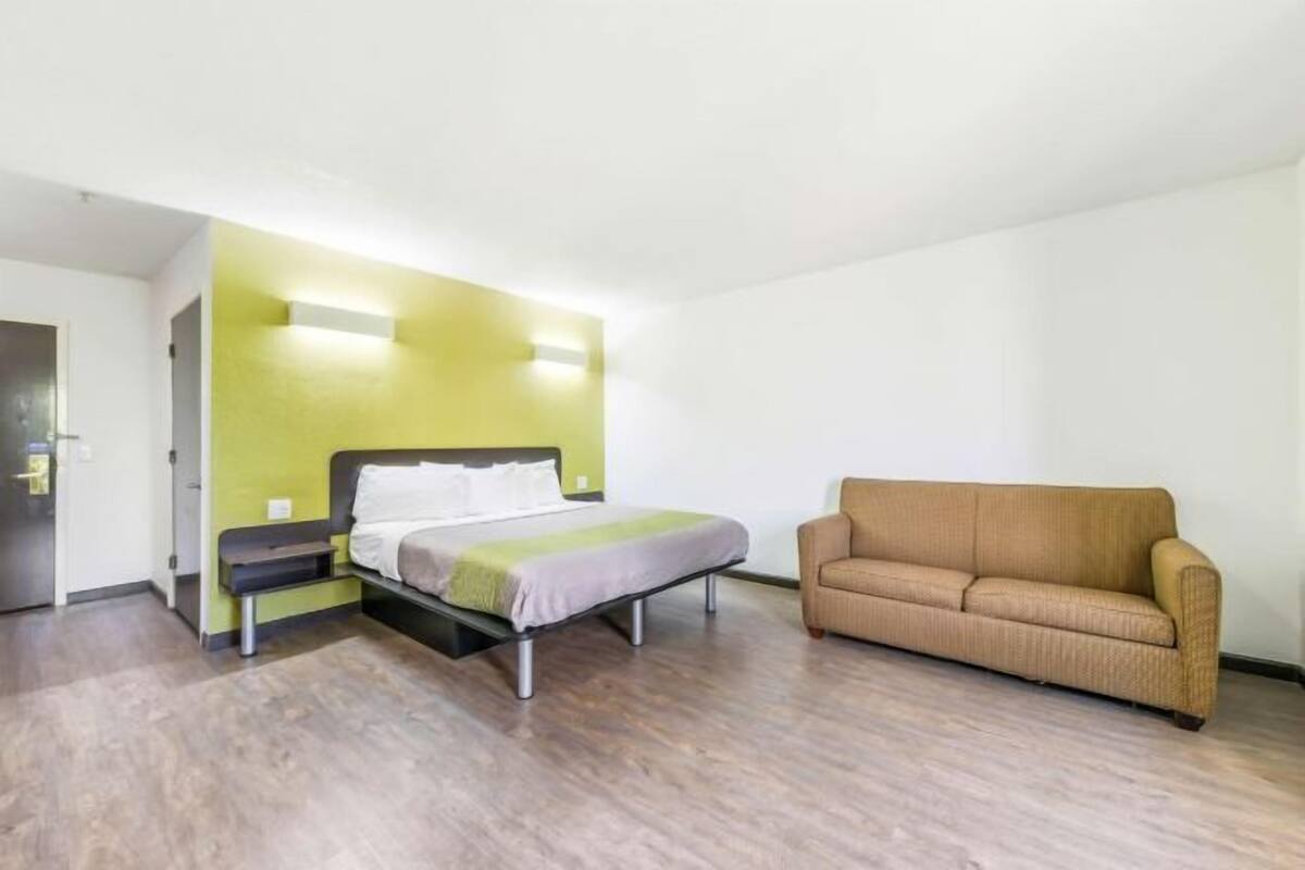 Skrivebord, skrivebord for bærbar PC og blendingsgardiner