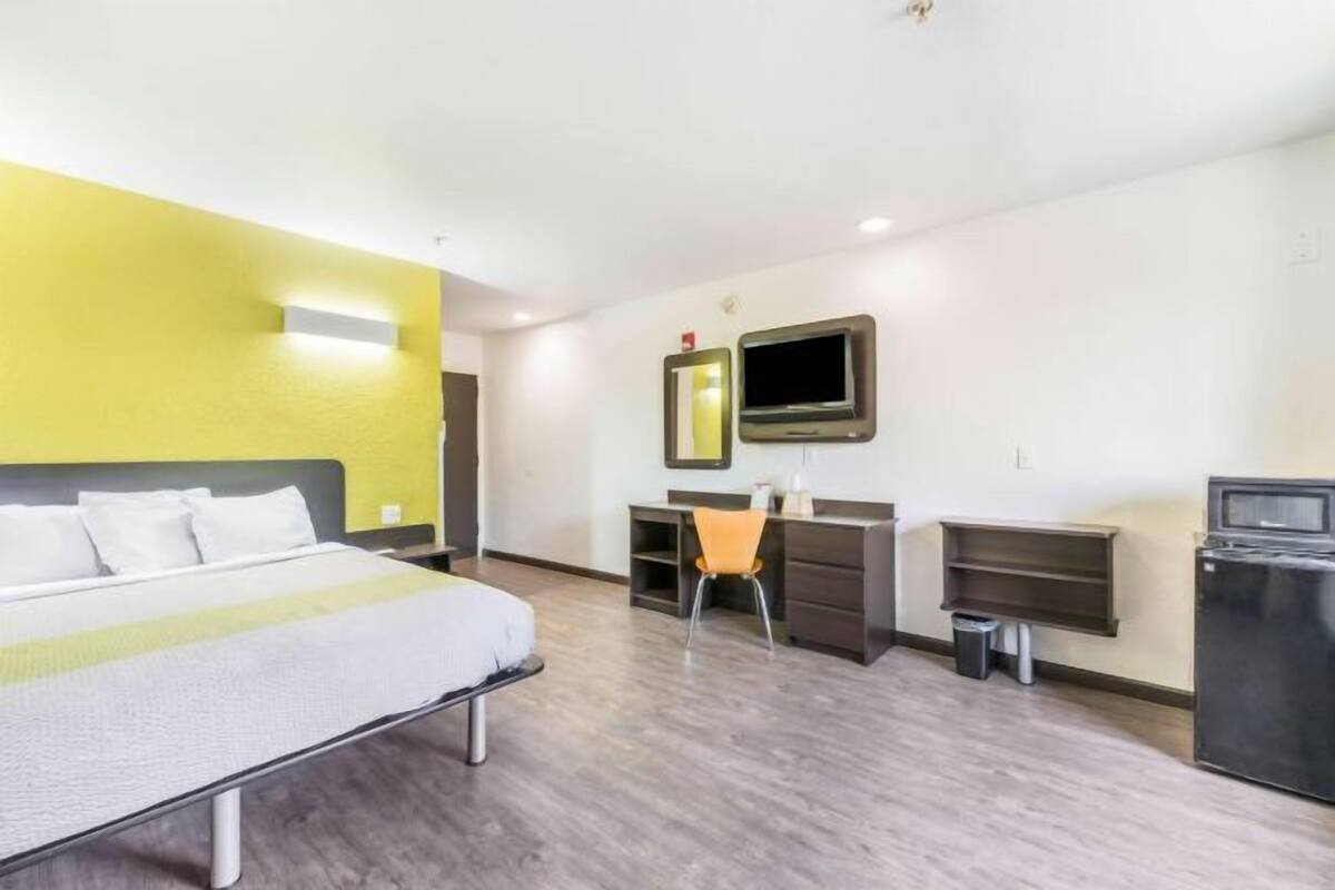 Skrivebord, skrivebord for bærbar PC og blendingsgardiner