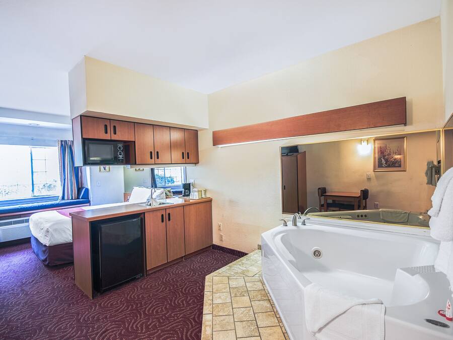 Desk, laptop workspace, iron/ironing board, free WiFi