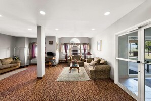 Lobby - Econo Lodge Inn & Suites (Mesquite)