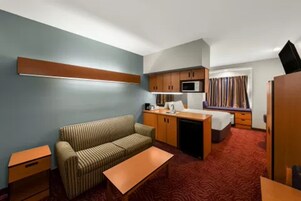 Desk, laptop workspace, iron/ironing board, free WiFi