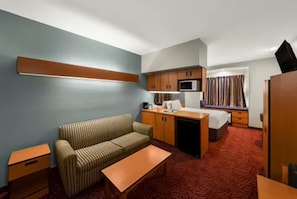 Desk, laptop workspace, iron/ironing board, free WiFi