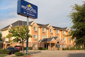Exterior - Microtel Inn & Suites by Wyndham Garland/Dallas (Garland)