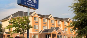 Microtel Inn & Suites by Wyndham Garland/Dallas