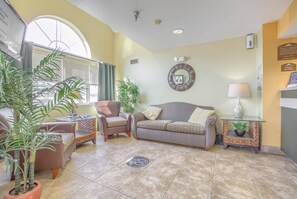 Lobby - Microtel Inn & Suites by Wyndham Gulf Shores (Gulf Shores)