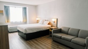 Desk, iron/ironing board, cribs/infant beds, rollaway beds - Microtel Inn & Suites by Wyndham Gulf Shores (Gulf Shores)