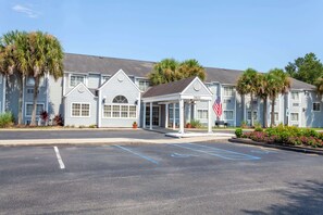 Exterior - Microtel Inn & Suites by Wyndham Gulf Shores (Gulf Shores)
