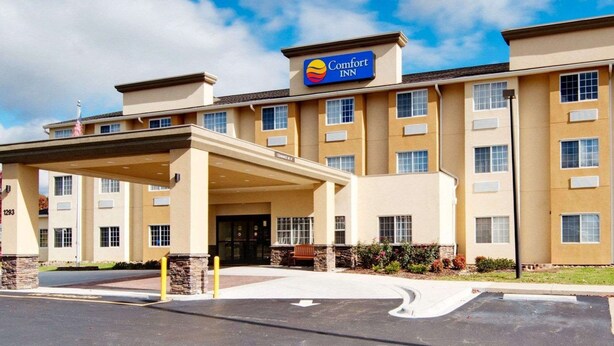 A Comfort Inn hotel with a covered entrance and multiple floors.