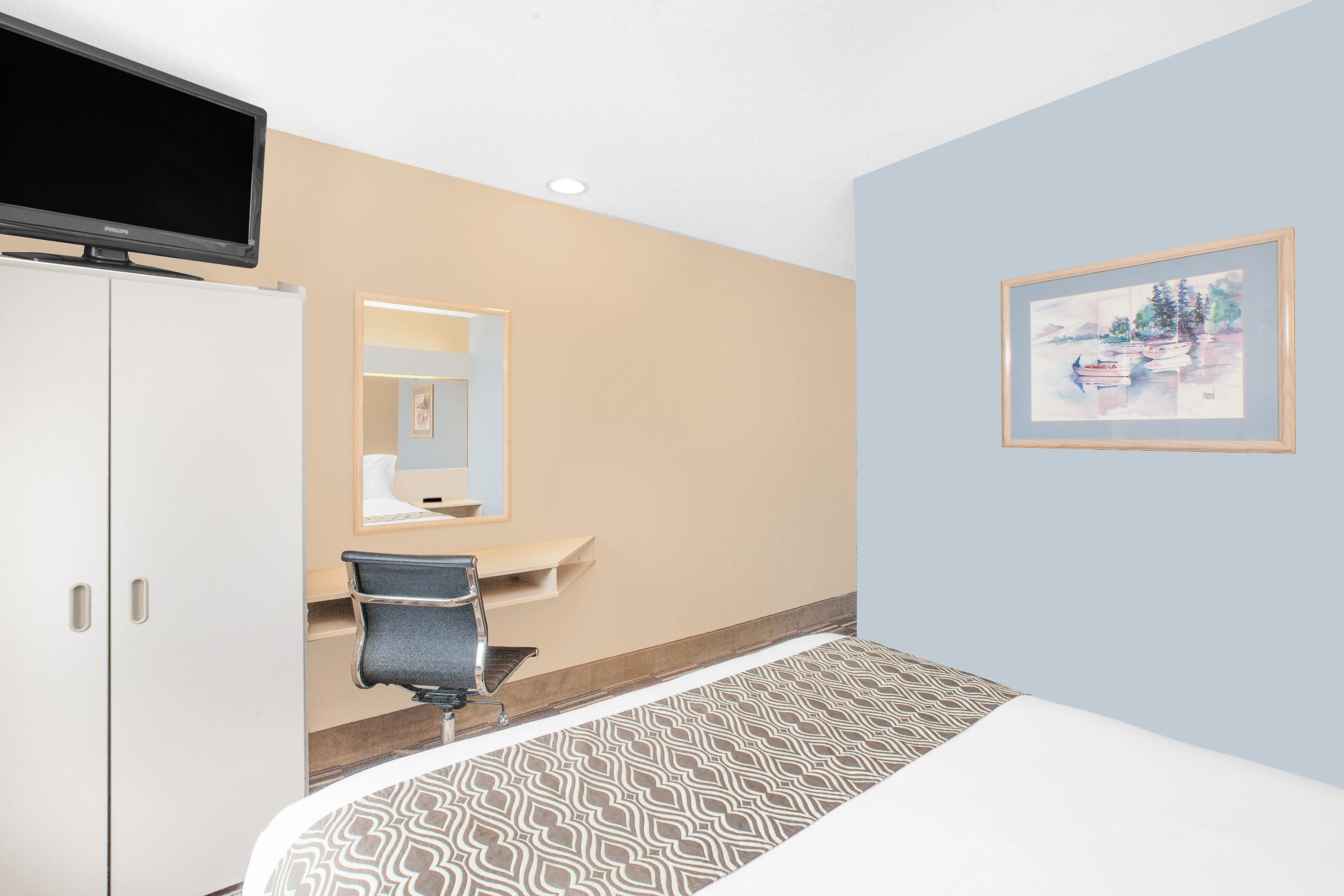 room, 1 queen bed, non smoking | in-room safe, desk, iron/ironing board, free cots/infant beds