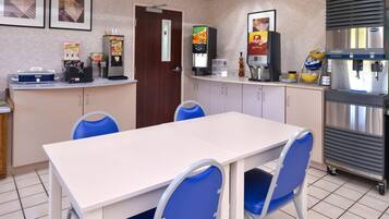 Meet and greet in this versatile space, equipped with a kitchenette and comfortable seating for casual gatherings.