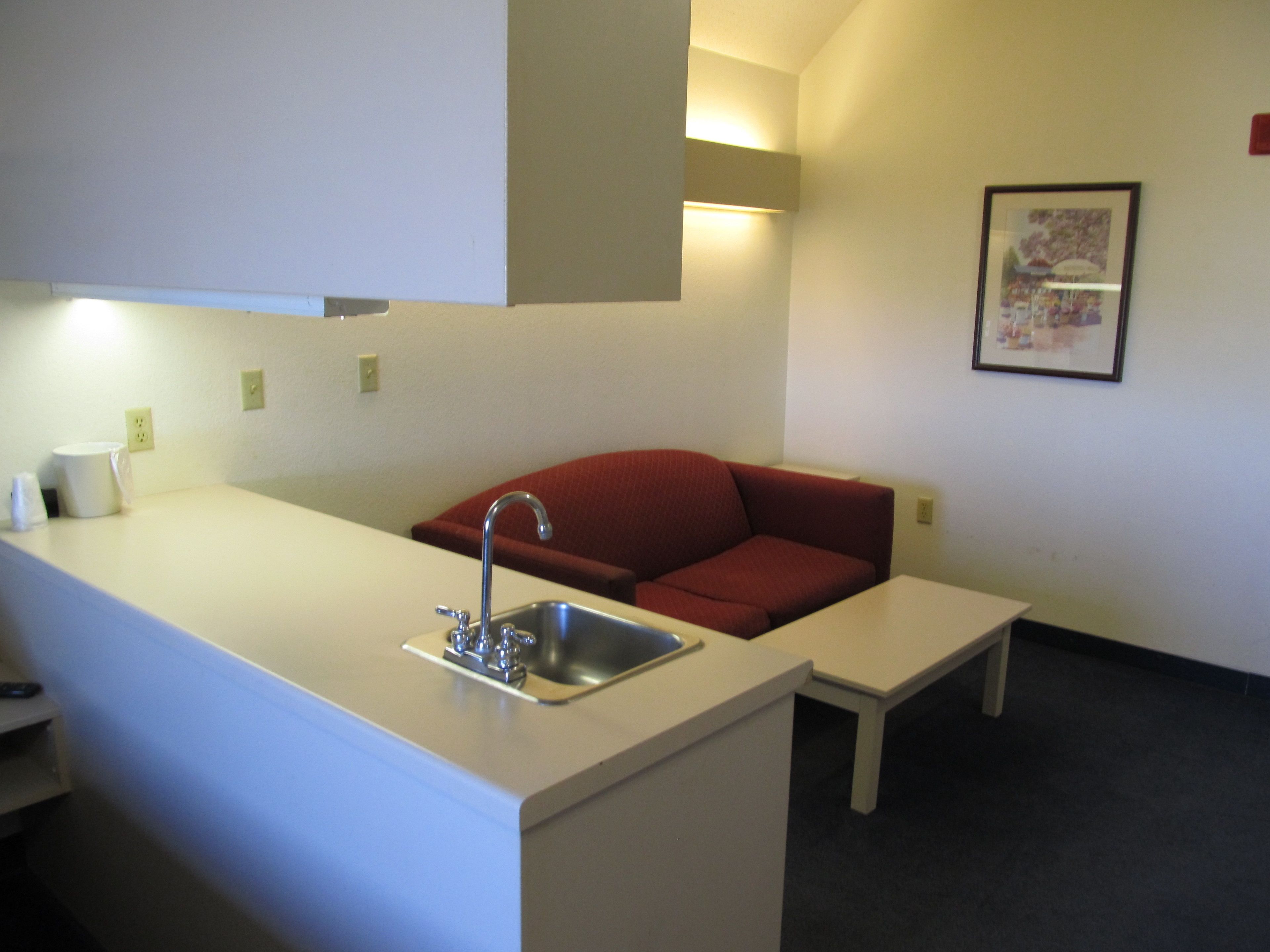 executive suite, 1 queen bed with sofa bed | living area | flat-screen tv