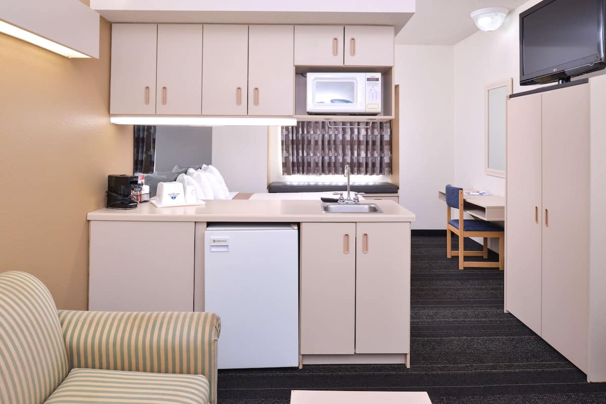 suite, 1 king bed, non smoking | in-room safe, desk, blackout curtains, iron/ironing board