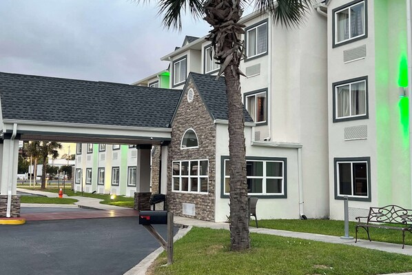 المنشأة من الخارج