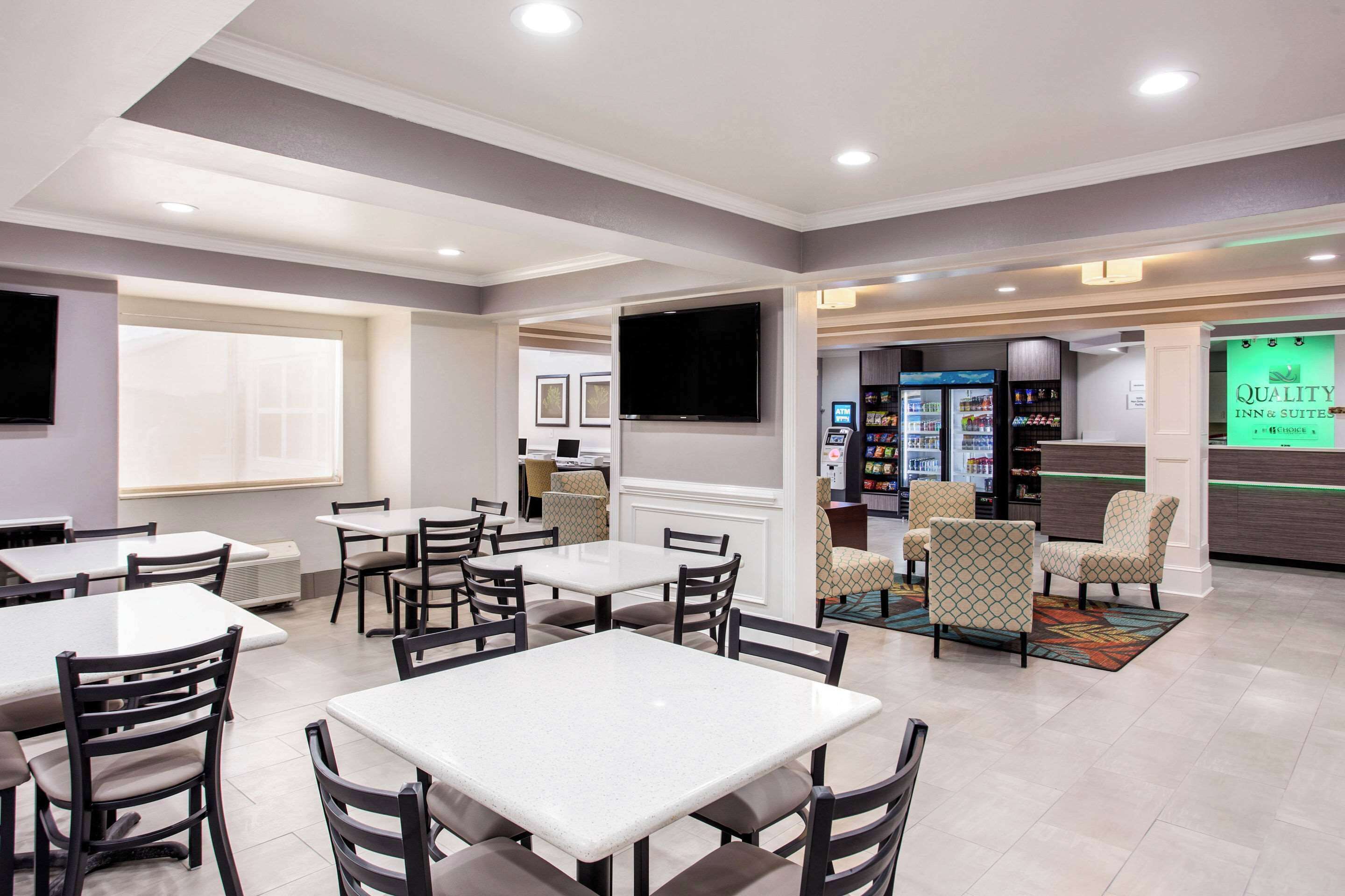 Bao gồm bữa sáng buffet hàng ngày 