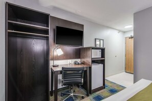 Chambre Standard, 1 grand lit, non-fumeurs | Bureau, rideaux occultants, fer et planche à repasser