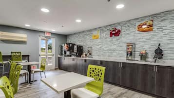 Free daily continental breakfast