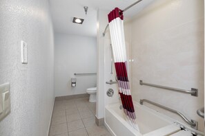 Kamar Superior, 1 Tempat Tidur King, akses difabel, Bebas Asap Rokok | Kamar mandi