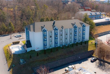 Microtel Inn Suites by Wyndham Pigeon Forge - Image 25