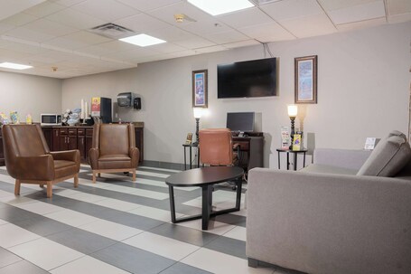 Microtel Inn Suites by Wyndham Pigeon Forge - Image 31
