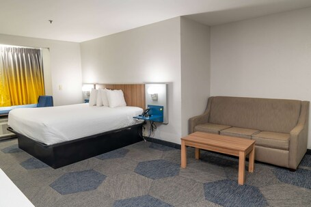 Microtel Inn Suites by Wyndham Pigeon Forge - Image 41
