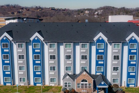 Microtel Inn Suites by Wyndham Pigeon Forge - Image 11