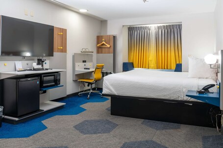 Microtel Inn Suites by Wyndham Pigeon Forge - Image 17