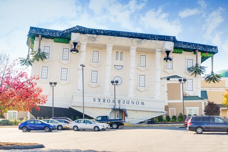 Microtel Inn Suites by Wyndham Pigeon Forge - Image 26