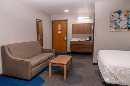 Microtel Inn Suites by Wyndham Pigeon Forge - Image 43