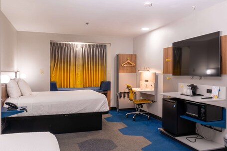 Microtel Inn Suites by Wyndham Pigeon Forge - Image 20